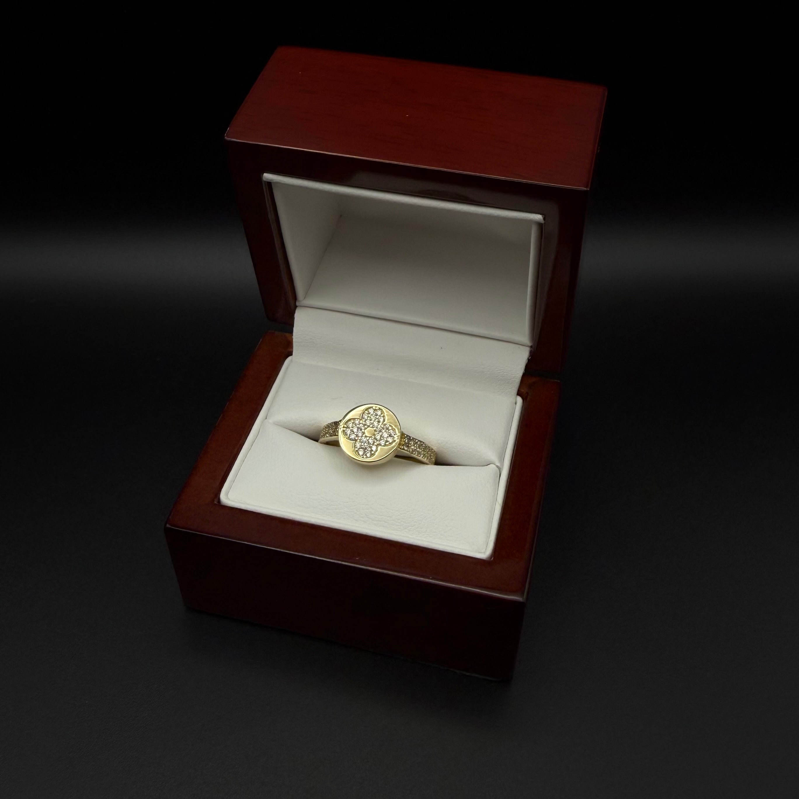 Anillo de Trébol Redondo