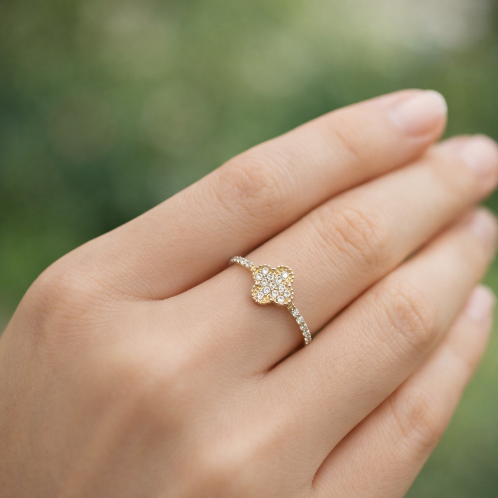 Anillo de Trébol Pavé