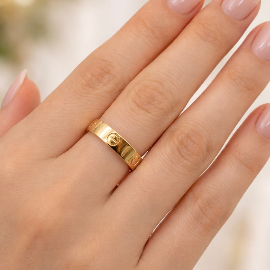 Anillo con Detalle de Tornillo