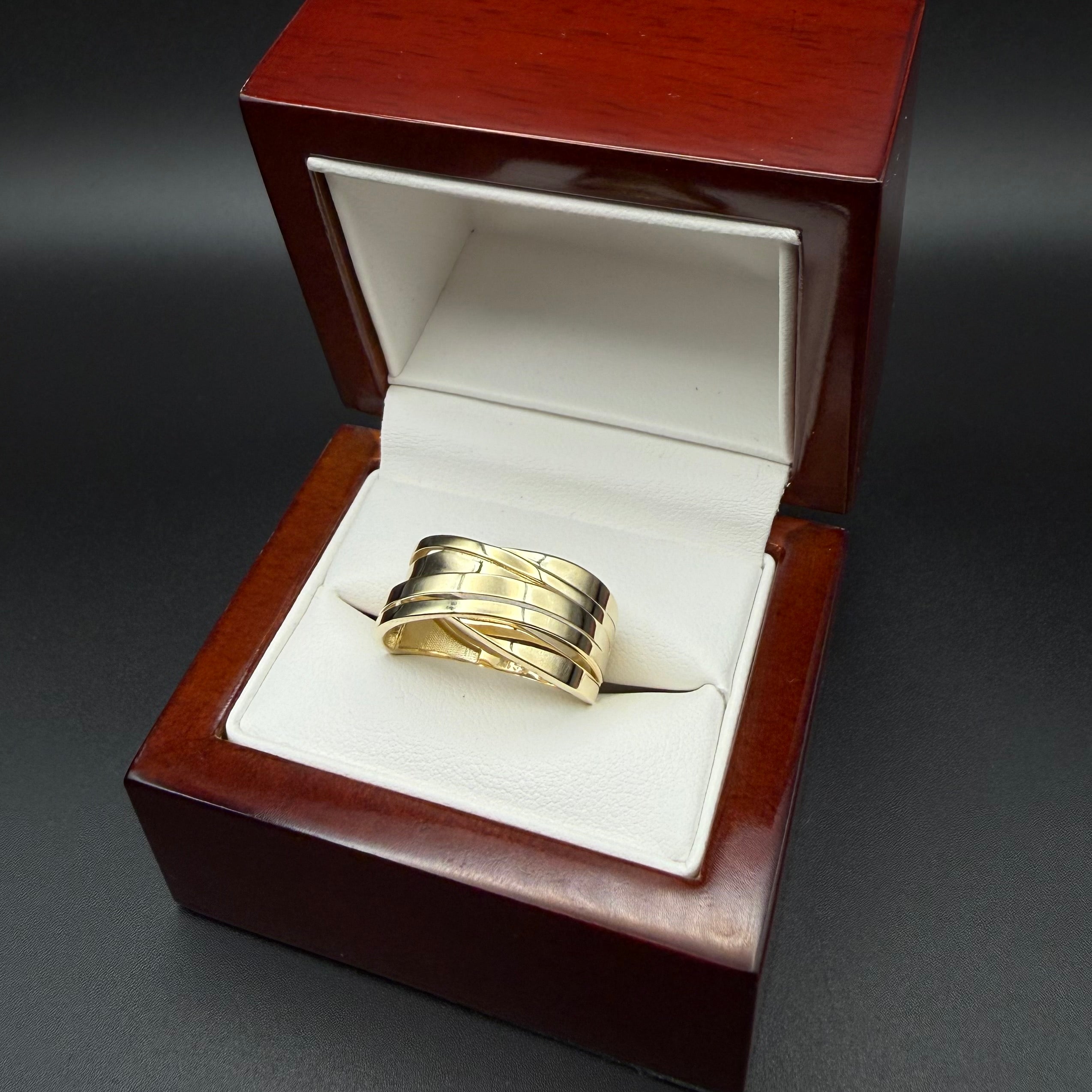 Anillo Envueltos en Capas