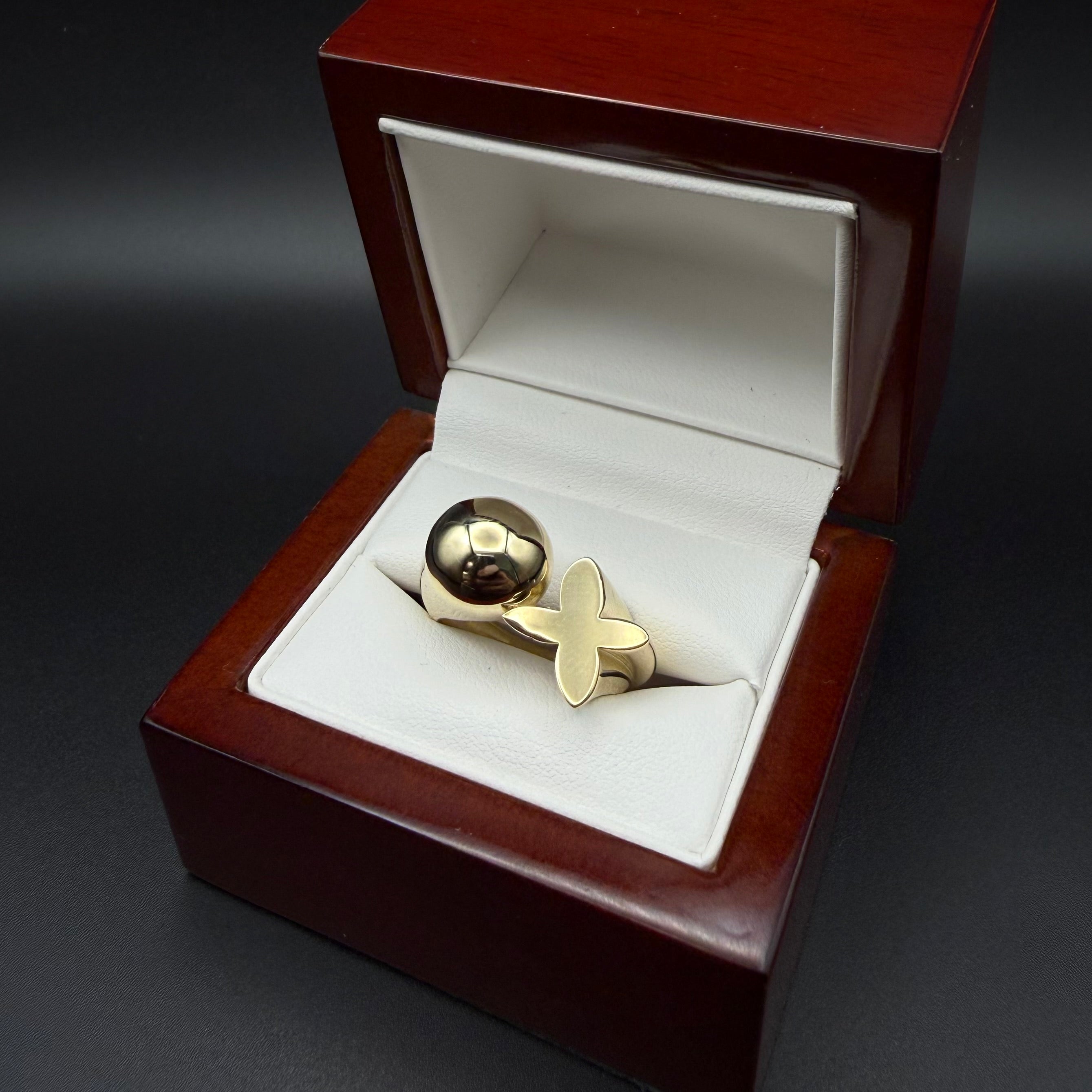 Anillo de Esfera y Flor