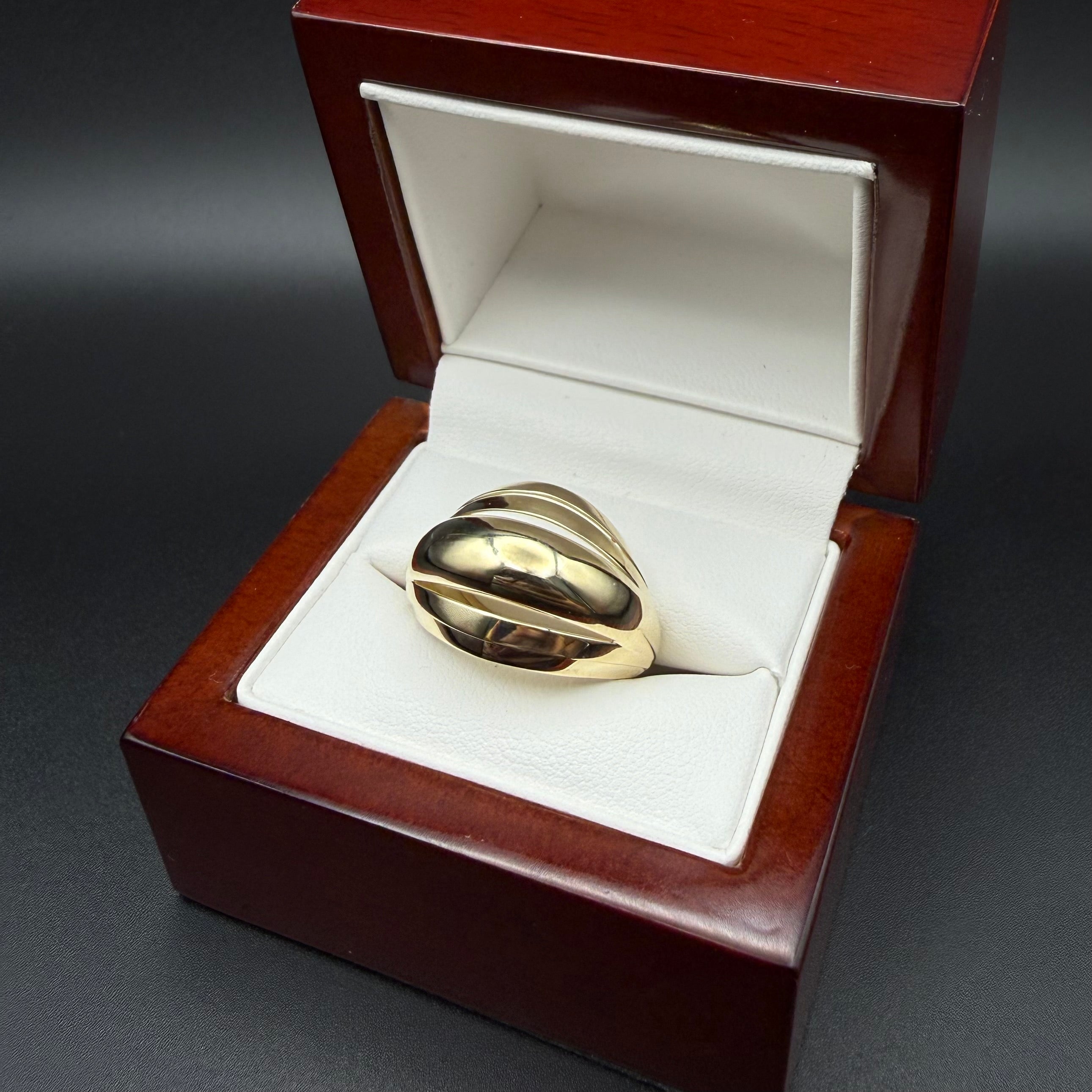 Anillo de Cúpula Esculpida