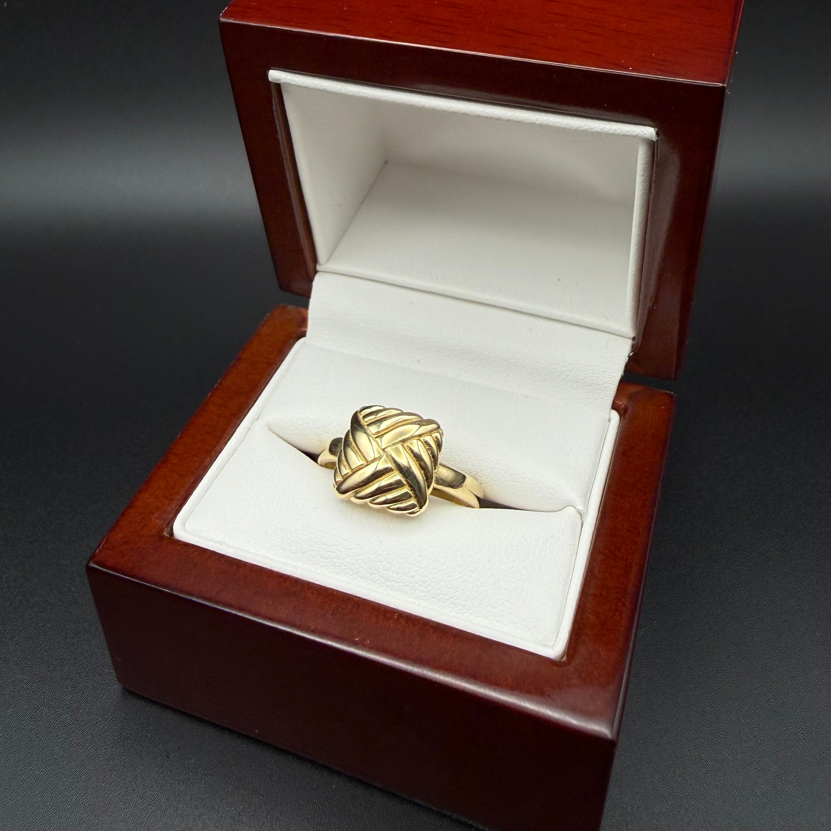 Anillo de escudo