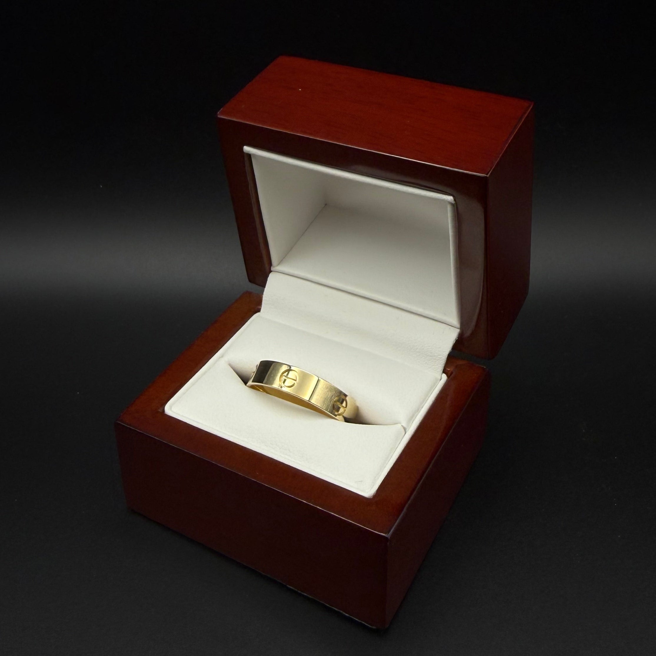 Anillo con Detalle de Tornillo